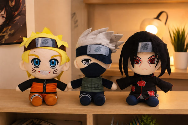 Peluches Naruto en estanteria
